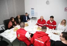 Gradonačelnik Kasumović iftario sa direktoricom JU “Dom zdravlja” Zenica i zaposlenicima Službe hitne medicinske pomoći