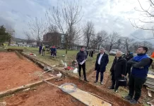 Gradonačelnik Kasumović obišao radove na postavljanju balona na dva teniska terena na Kamberovića polju